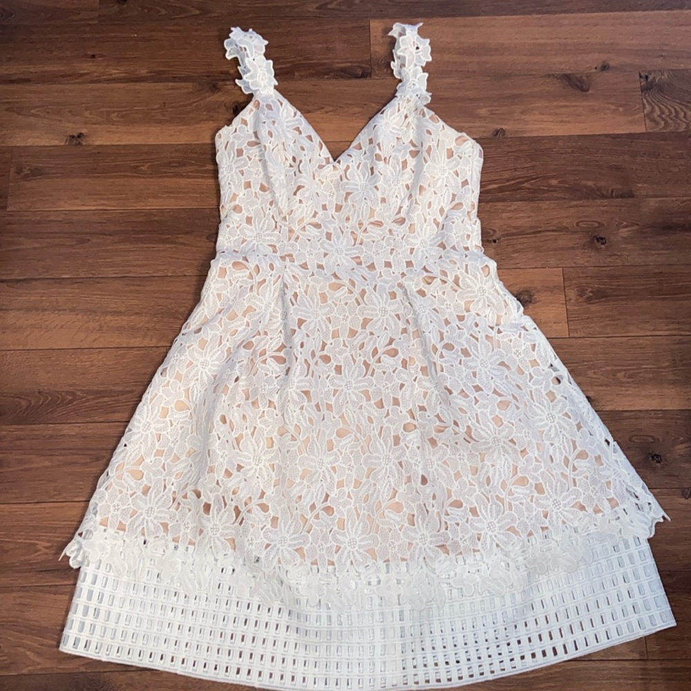 Vince CAMUTO white lace dress